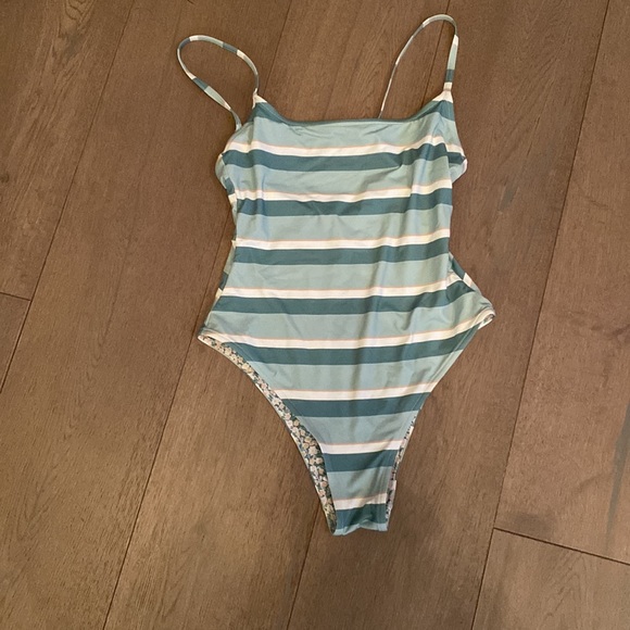Free People “Zulu and Zephyr” Villa Reversible Swimsuit - Picture 3 of 4